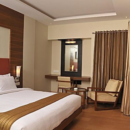 Jm Four Hotel Pune Exterior foto