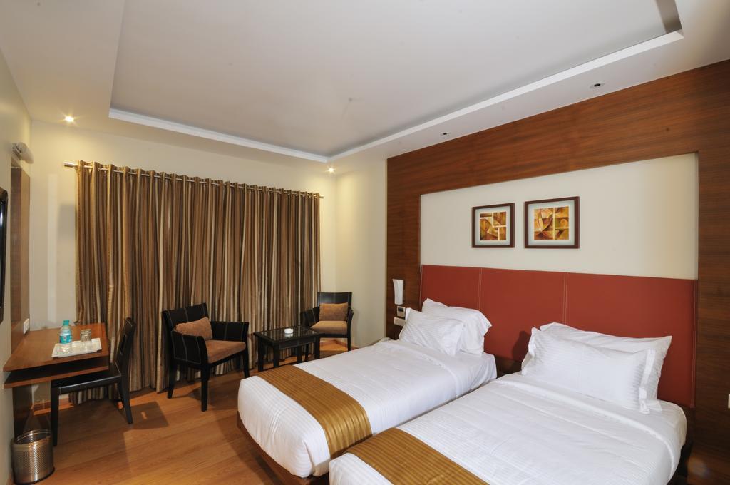 Jm Four Hotel Pune Exterior foto