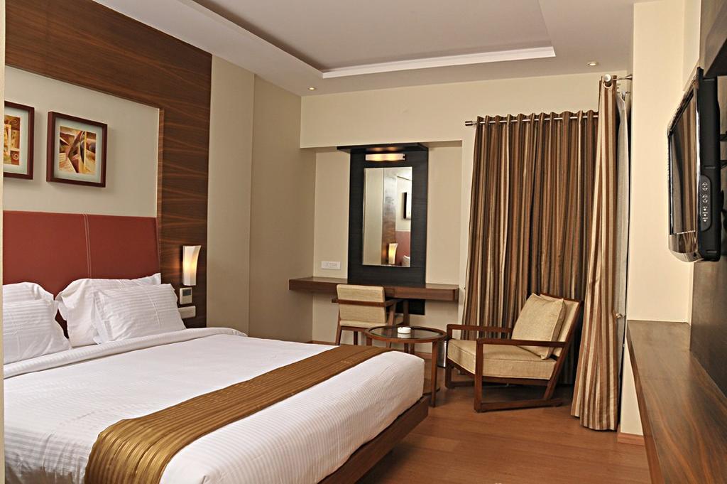Jm Four Hotel Pune Exterior foto