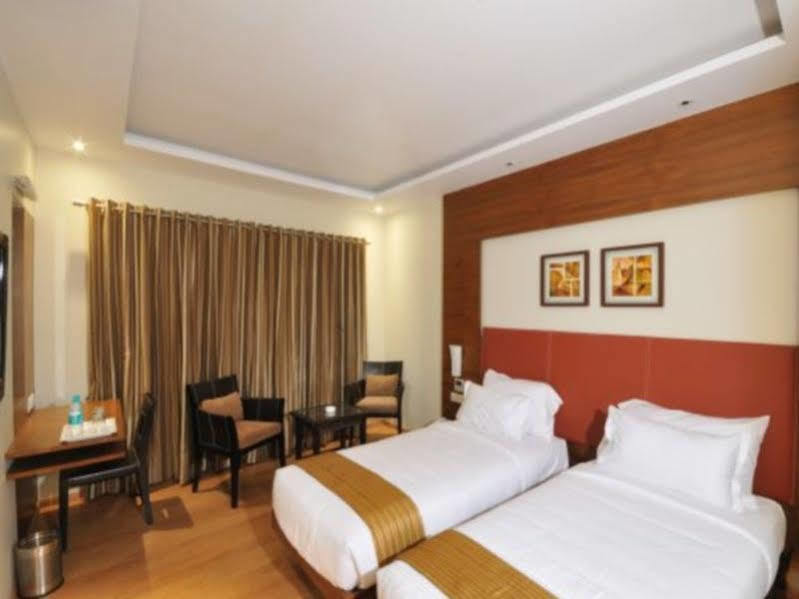 Jm Four Hotel Pune Exterior foto